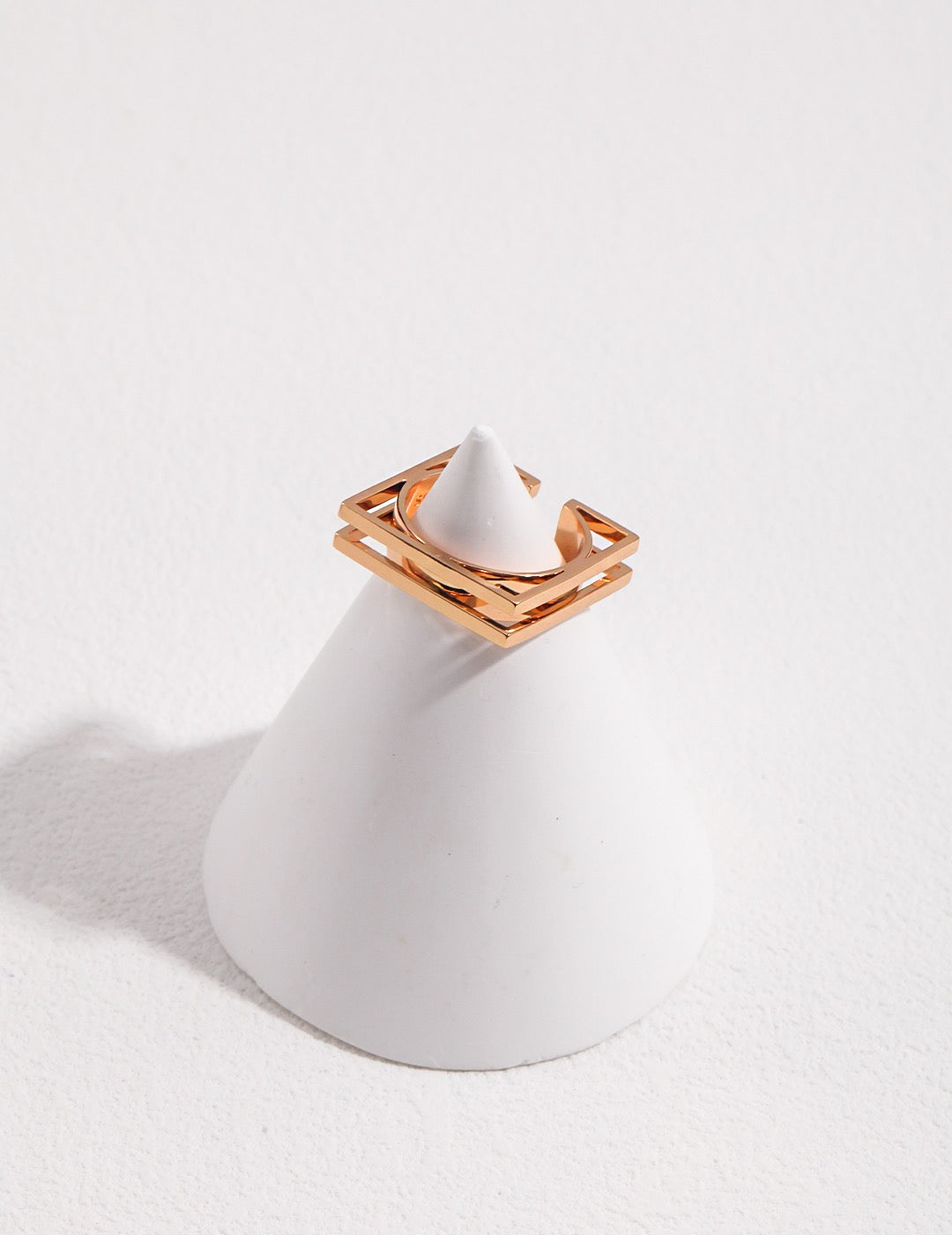 Symmetric Harmony Squared Elegance: Circle of Gold and Silver Adjustable Rings - the perfect blend of classic and contemporary designs