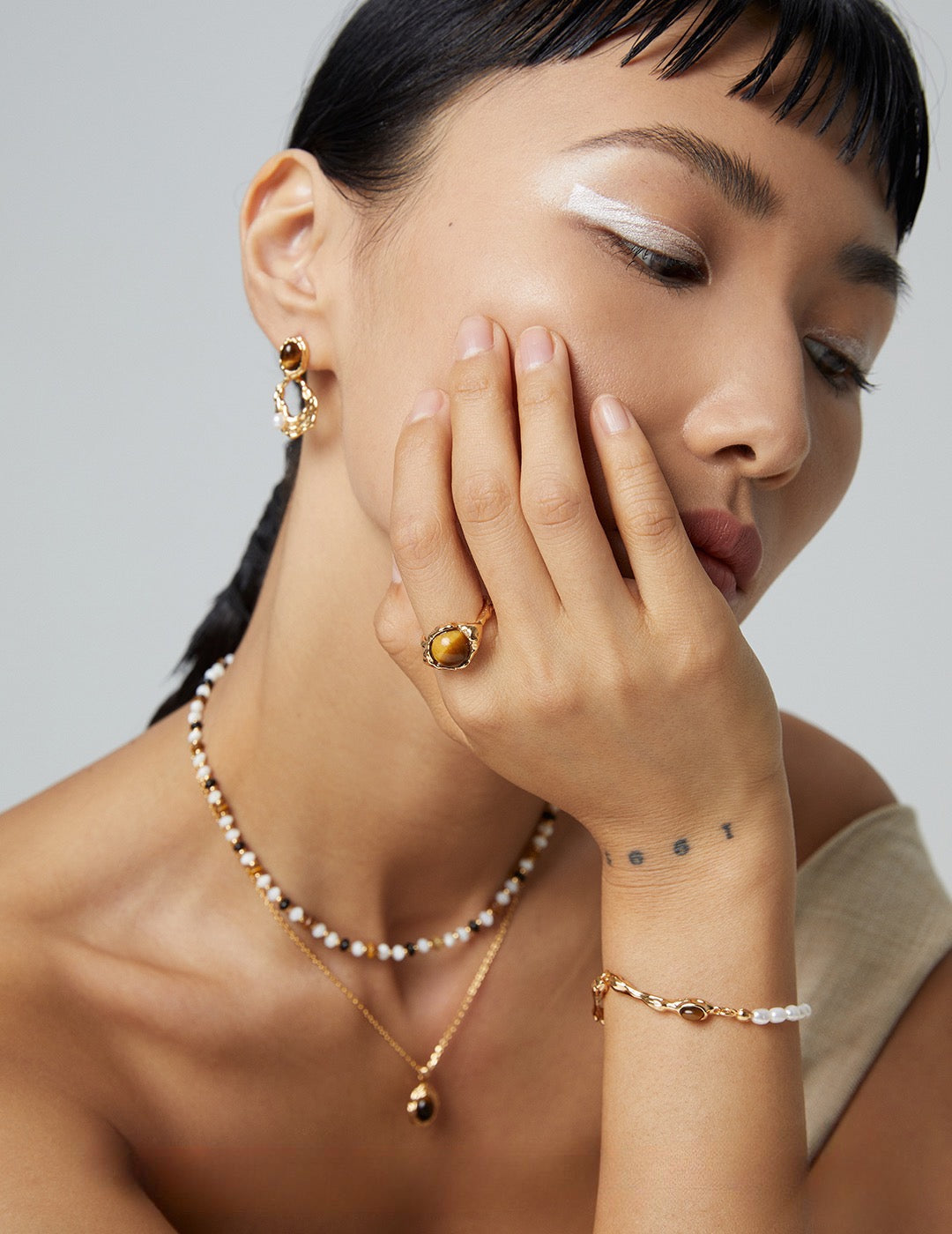 Luxe Bracelet - S925 sterling pure silver -18K Gold Vermeil - Pearl Luminance - adorned with majestic Tiger's Eye gemstones that capture every gaze - Elevate your style with a touch of exotic allure. Embrace beauty and confidence, effortlessly