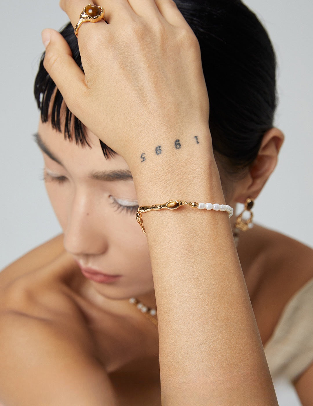 Luxe Bracelet - S925 sterling pure silver -18K Gold Vermeil - Pearl Luminance - adorned with majestic Tiger's Eye gemstones that capture every gaze - Elevate your style with a touch of exotic allure. Embrace beauty and confidence, effortlessly