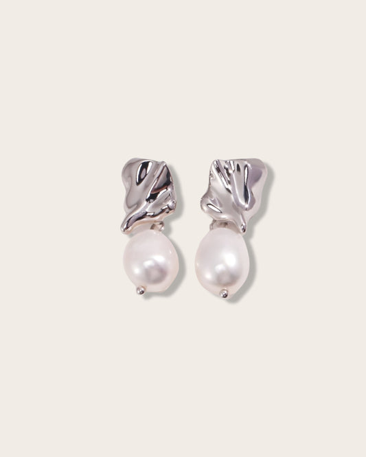 A stunning necklace that mirrors the elegance of flower buds - S925 Sterling Silver with 18K Gold Vermeil- Pearl Luminance - Delicacy of Blossoming Flower Buds captures the essence of femininity