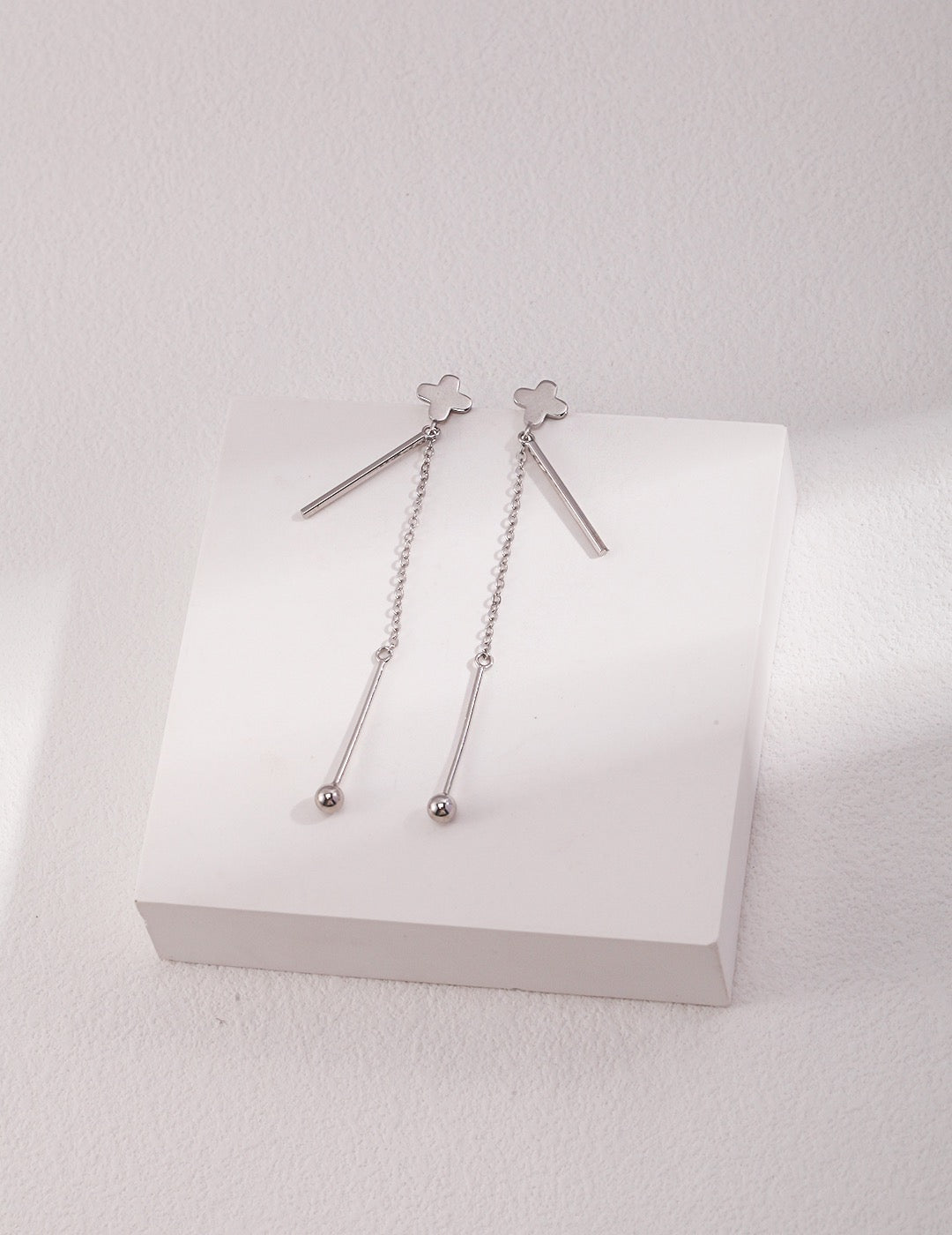 Elegant Cross Earrings - Experience the beauty and faith they represent - S925 Sterling Silver  - Celestial Bliss - Feel the divine charm and be effortlessly trendy - Perfect for any occasion, these stunning pieces will add a touch of elegance to your look