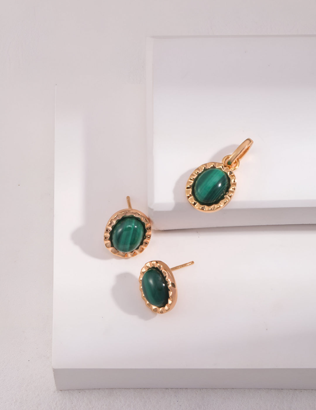Natural Malachite Gemstone Necklace - Connected with nature and the heart chakra - Symbolizing renewal and revitalization- S925 Sterling Silver with 18K Gold Vermeil - Experience a deep sense of love, compassion, and emotional healing