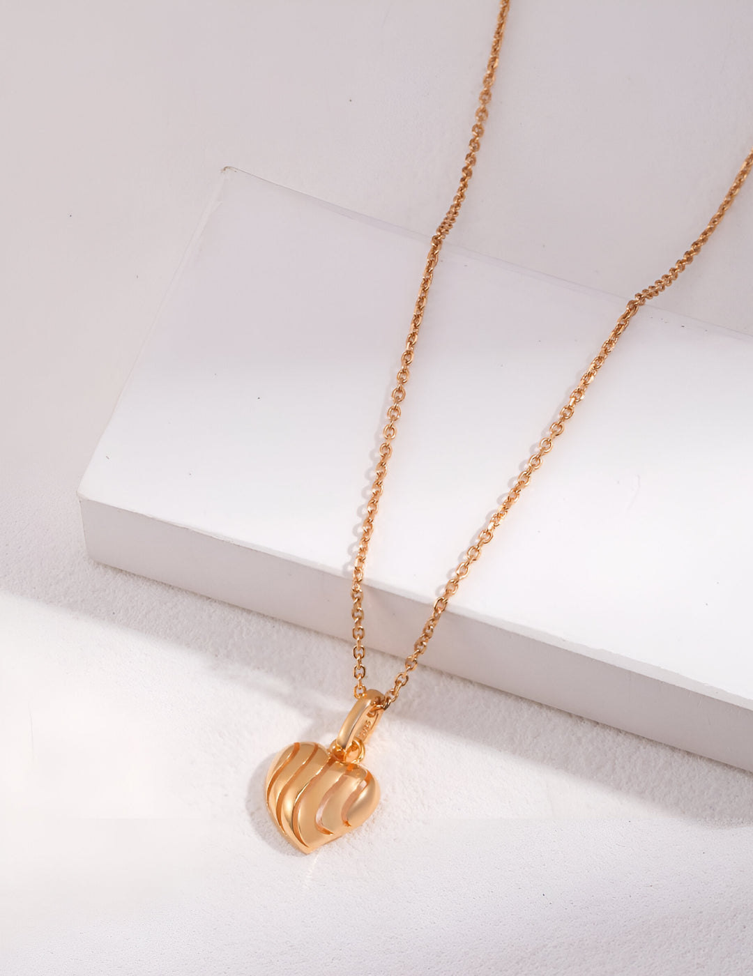 Heart-shaped necklace with Wavy Texture - S925 Sterling Silver with 18K Gold Vermeil -  Symbolizes love and passion - Embrace love and grace with this stunning piece