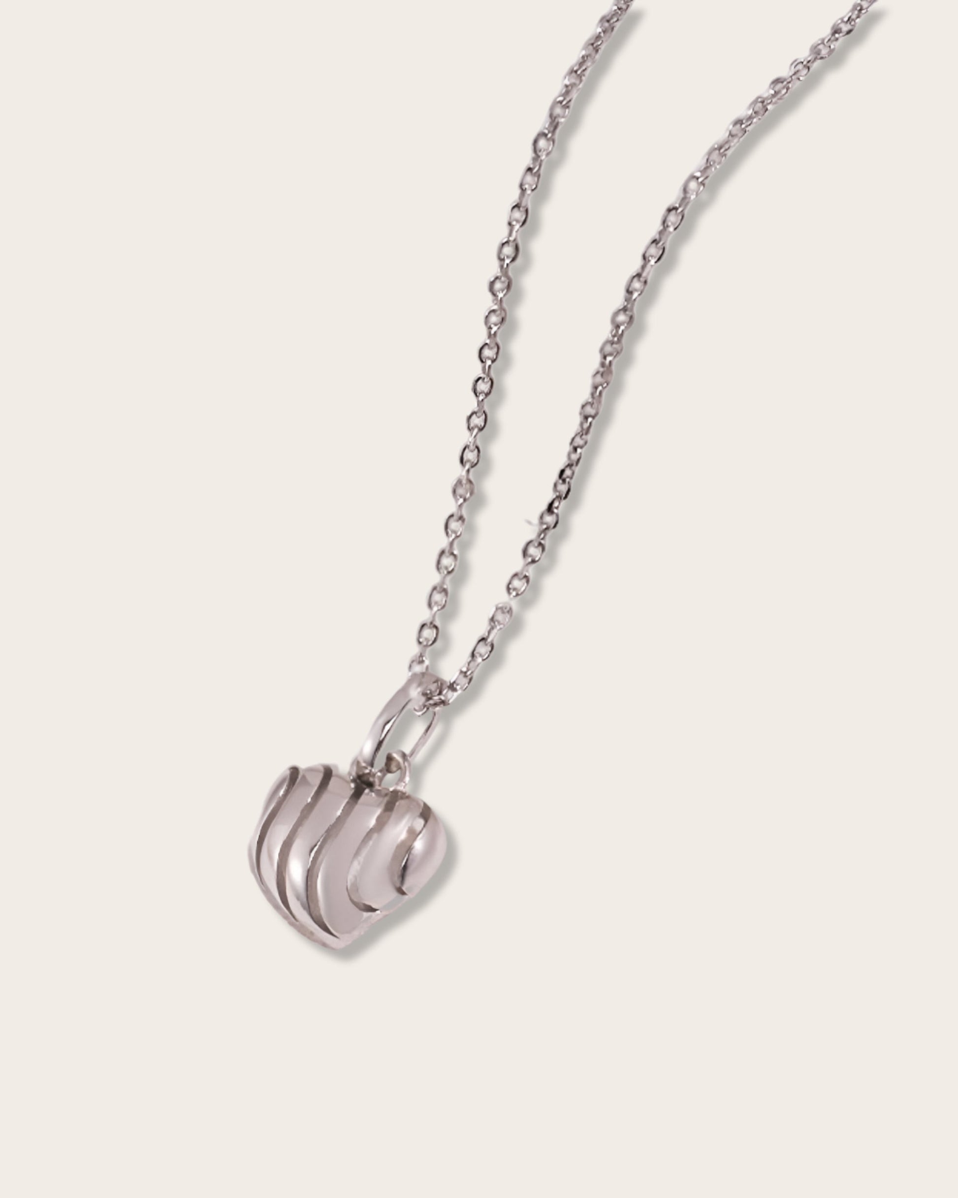 Heart-shaped necklace with Wavy Texture - S925 Sterling Silver with 18K Gold Vermeil -  Symbolizes love and passion - Embrace love and grace with this stunning piece