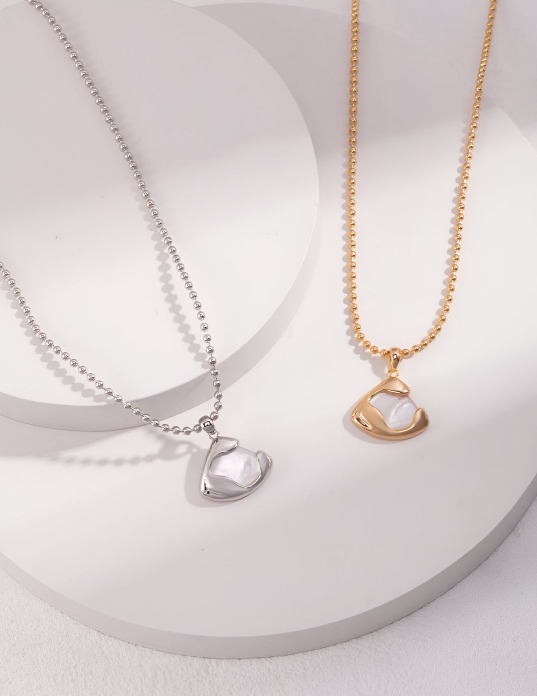 Grace and femininity Necklace embedded with natural pearl -  S925 Sterling Silver with 18K Gold Vermeil - Serene Beauty - delicate design and exquisite craftsmanship, it adds a touch of magic to any outfit.