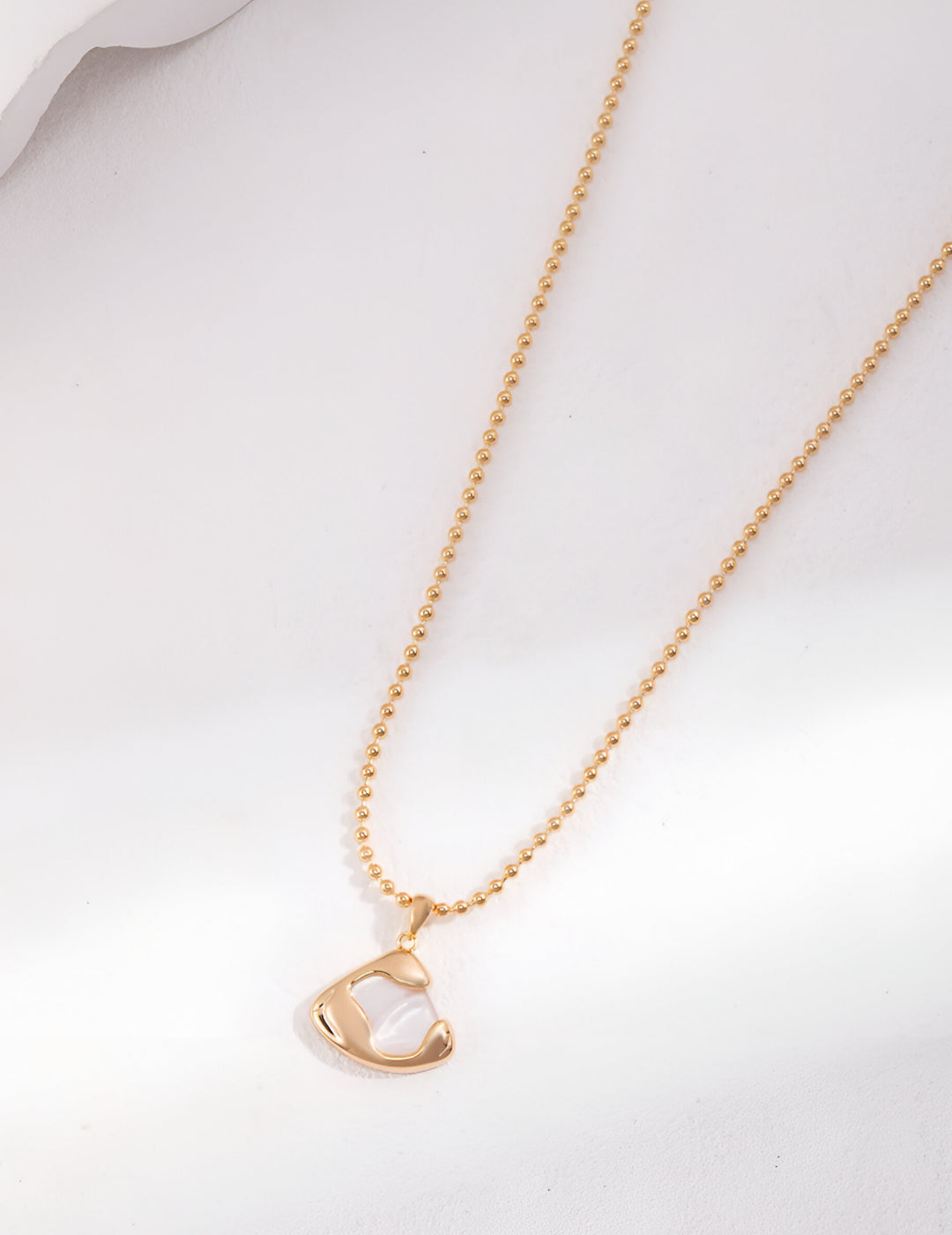 Grace and femininity Necklace embedded with natural pearl -  S925 Sterling Silver with 18K Gold Vermeil - Serene Beauty - delicate design and exquisite craftsmanship, it adds a touch of magic to any outfit.