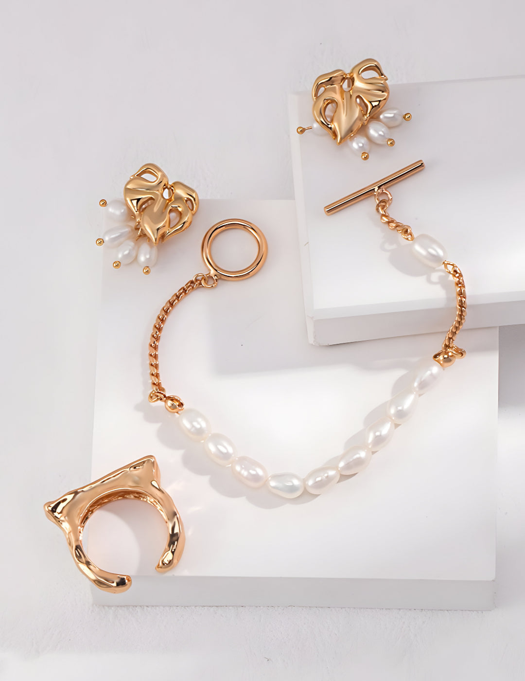 Inspired by the Bold Elegance of a Straight Line - S925 Sterling Silver with 18K Gold Vermeil - ensures durability and long-lasting shine - a touch of sophistication to any outfit