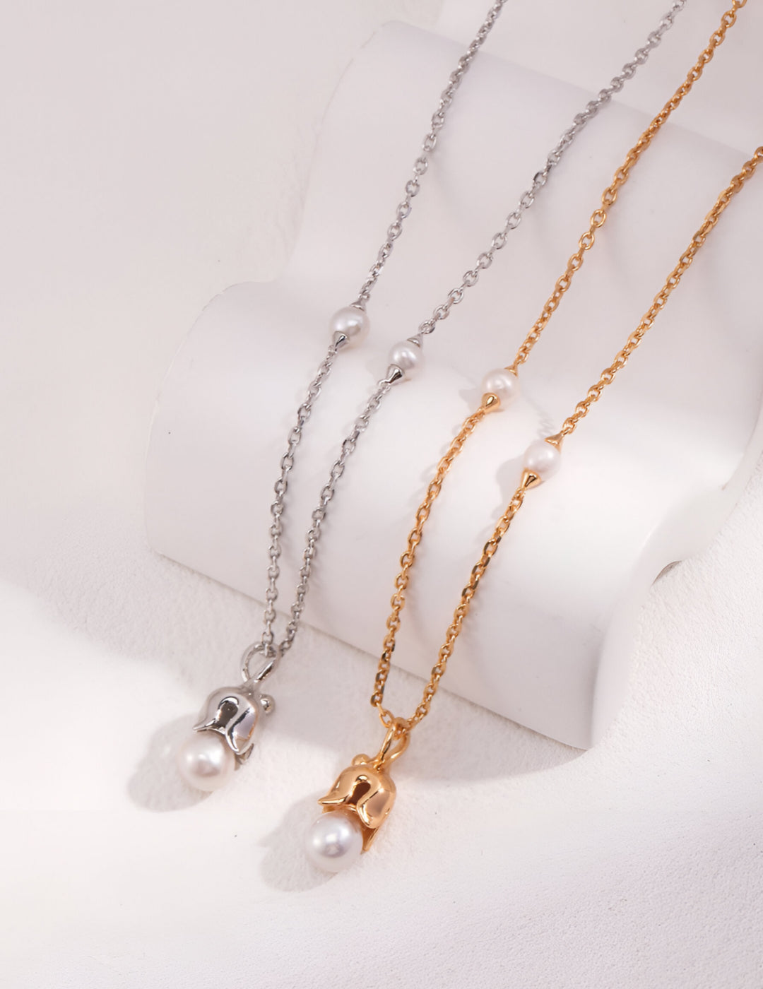 Necklace with Delicate beauty of a tulip bud - Grace with a pearl  - S925 Sterling Silver with 18K Gold Vermeil - Pearl Luminance - a gorgeous accessory that adds a touch of elegance to any look - Handcrafted with love - this necklace is perfect for every occasion
