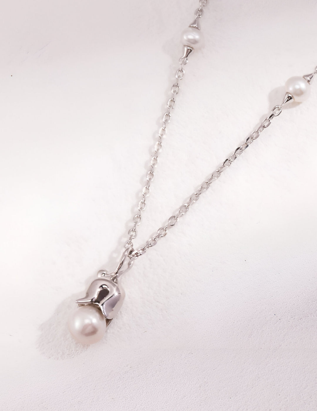 Necklace with Delicate beauty of a tulip bud - Grace with a pearl  - S925 Sterling Silver with 18K Gold Vermeil - Pearl Luminance - a gorgeous accessory that adds a touch of elegance to any look - Handcrafted with love - this necklace is perfect for every occasion