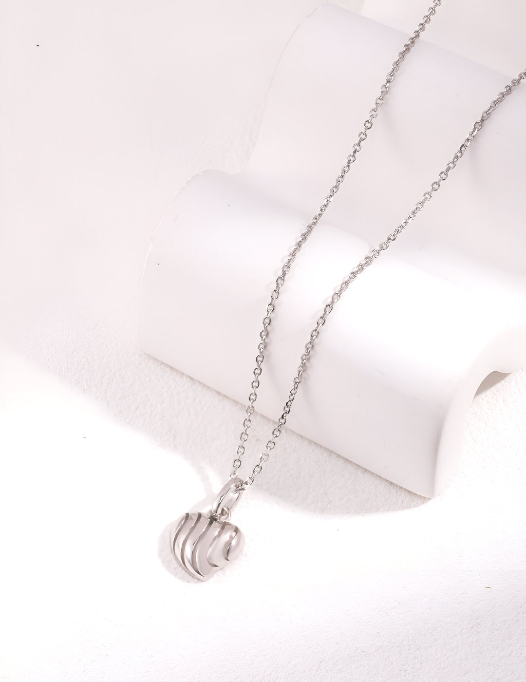 Heart-shaped necklace with Wavy Texture - S925 Sterling Silver with 18K Gold Vermeil -  Symbolizes love and passion - Embrace love and grace with this stunning piece