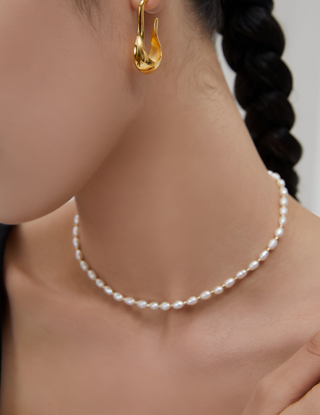 Simple Button Pearl Necklace  - S925 Sterling Silver with 18K Gold Vermeil  - Pearl Luminance - Elegant Essentials - Discover the allure of classic pearls - perfect for any occasion